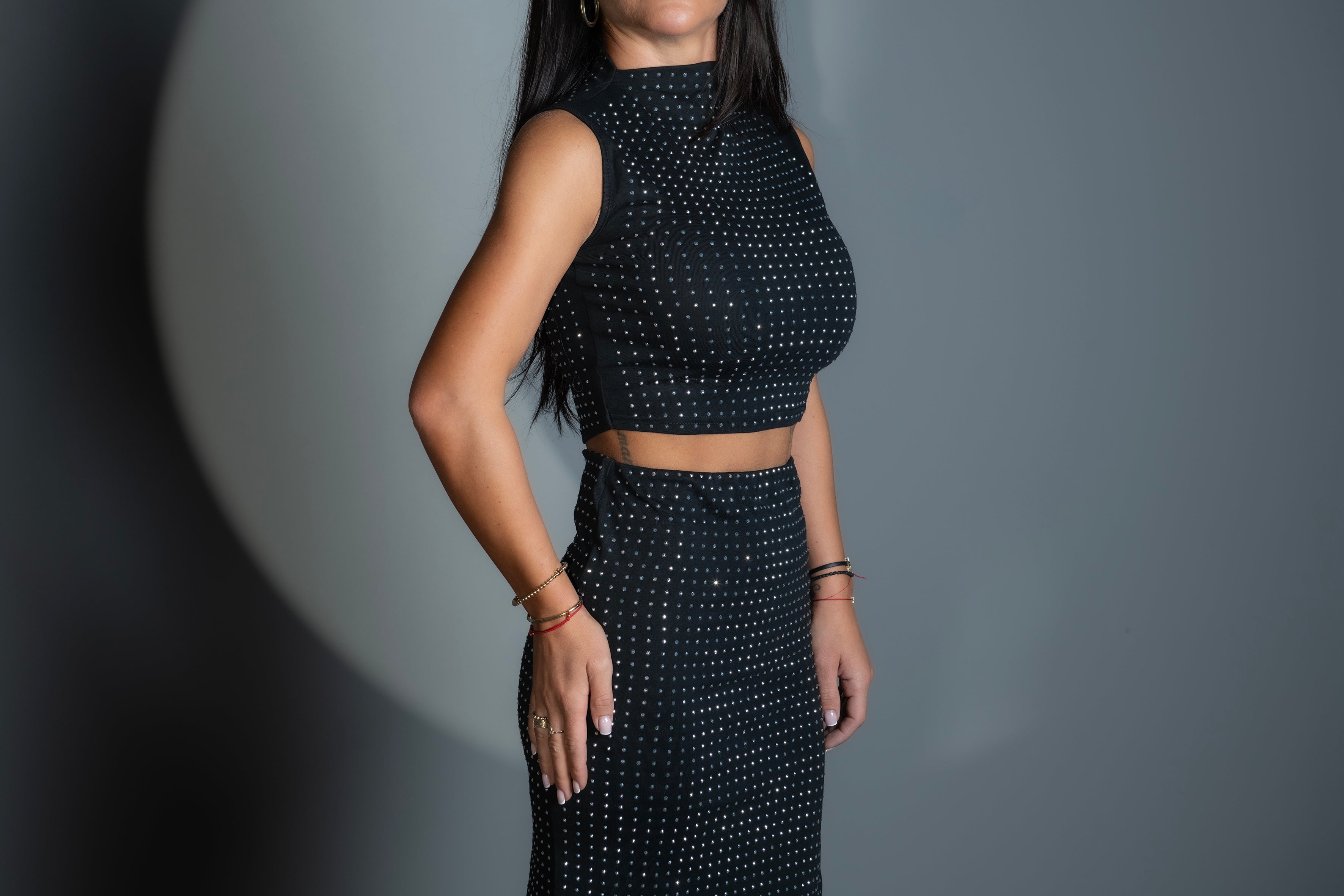 Елегантен дамски комплект с камъни